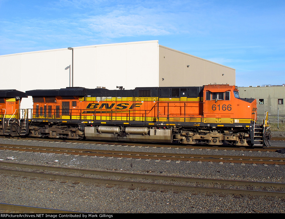 BNSF 6166